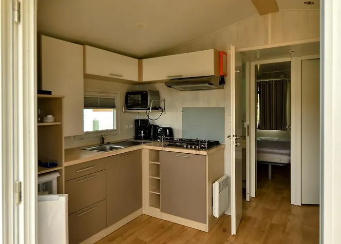 Am Waldrand - Mobilheim Mediterranee Fuer 4 Personen - Ankerplatz Neustadt in Holstein